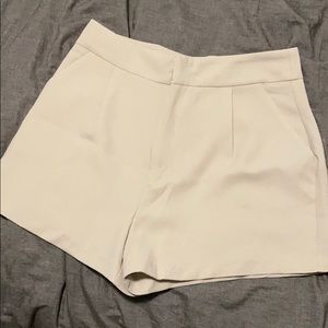 High Waist Shorts size L. Forever 21